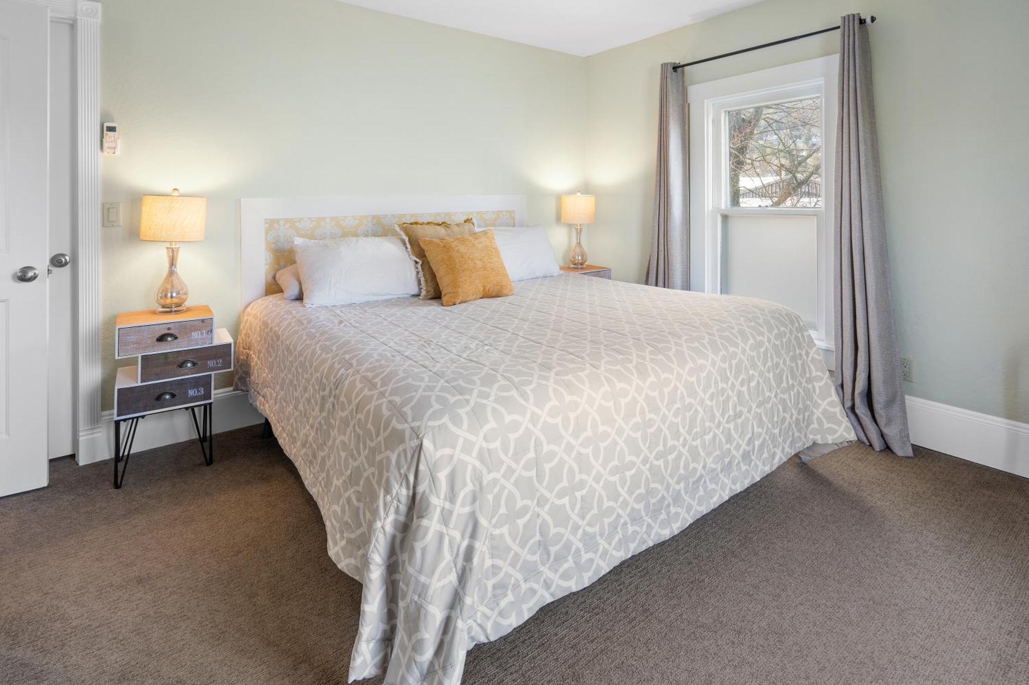 Pioneer Vacation Rentals - Pioneer North Suite Downtown 阿什兰 外观 照片